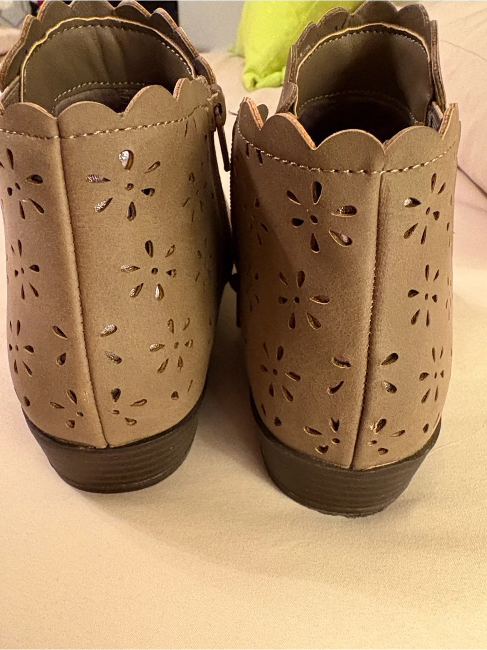 NWT Thereabouts Youth 5 Fits Womens 6.5 Size Conversion Kids Faux Suede Booties
